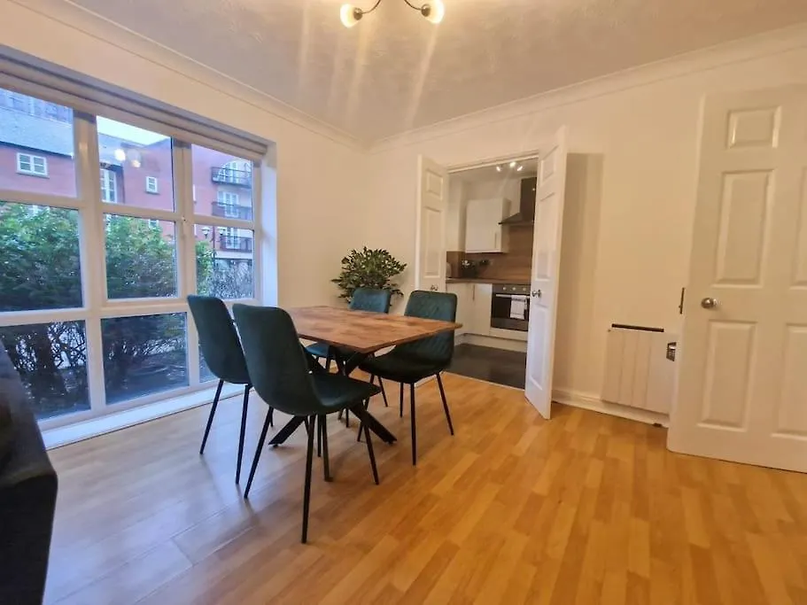 Free Parking: Perfect City Centre Flat-1