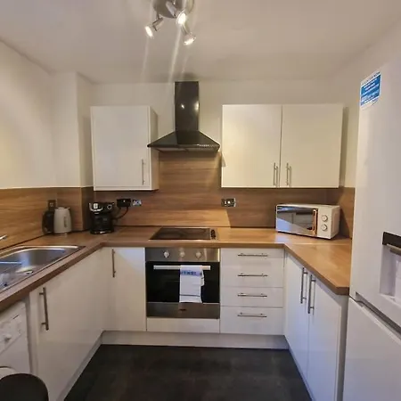 Free Parking: Perfect City Centre Flat-3